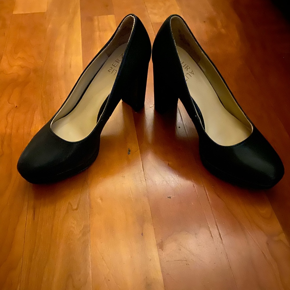Naturalizer platforms black